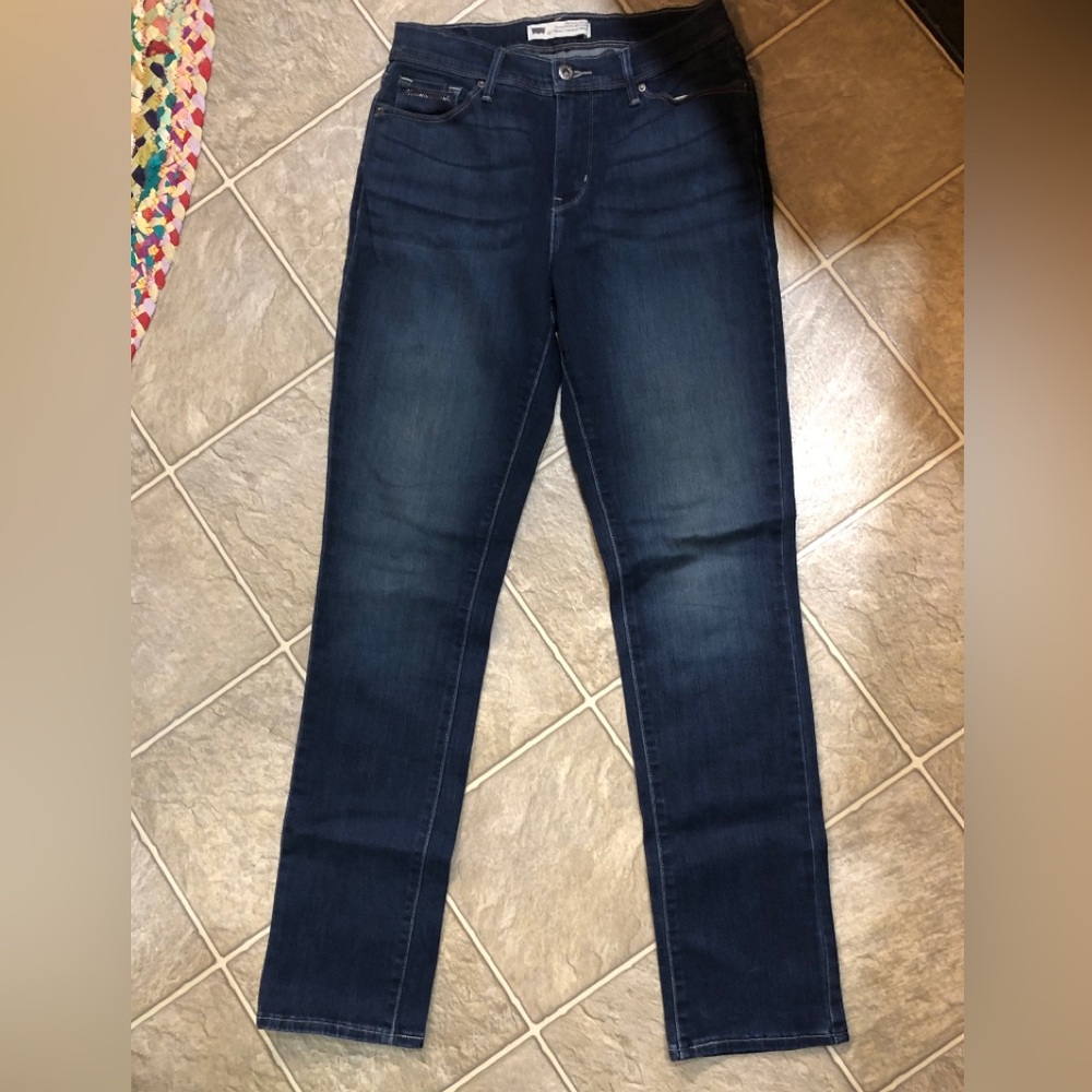 EUC Women’s 512 Levi’s Skinny Leg Jeans